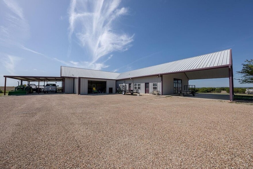 12307 Highway 6, Iredell, TX à vendre - Photo du bâtiment - Image 2 de 35