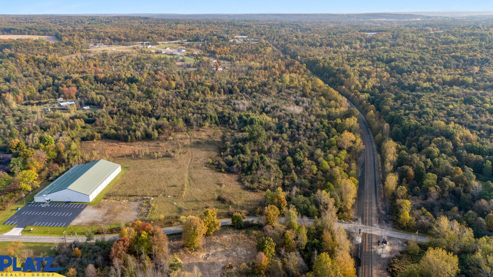 Logangate Rd, Youngstown, OH à vendre - Photo du bâtiment - Image 3 de 7