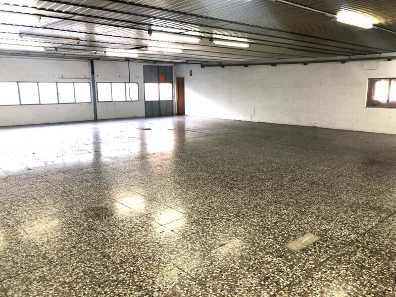 Industrial in Elche for sale - Interior Photo - Image 2 of 11
