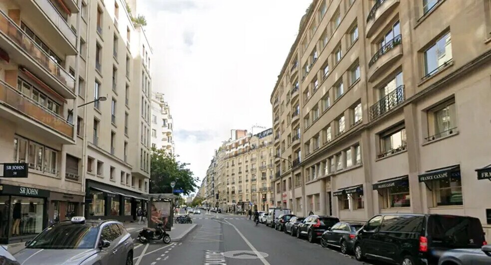 Retail in Paris for lease - Building Photo - Image 2 of 4