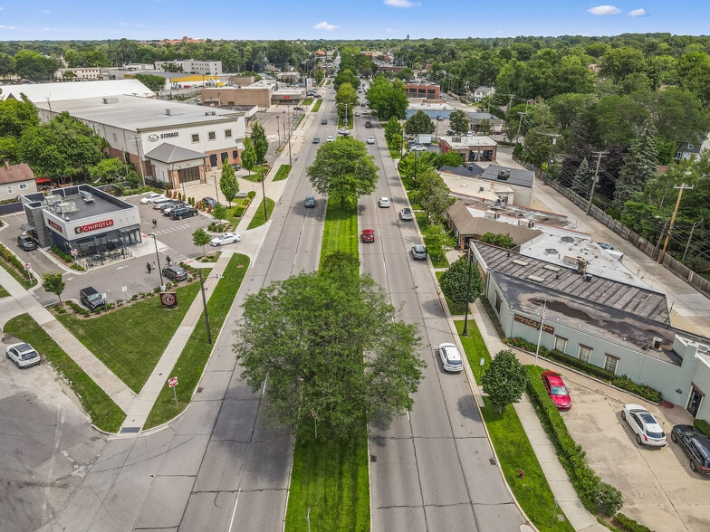 18120 Mack Ave, Grosse Pointe, MI à vendre - Photo du bâtiment - Image 2 de 24