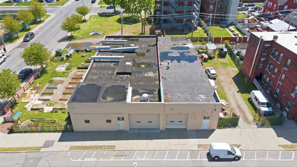 120 & 0 Pine St. Holyoke portefeuille de 1 propriétés à vendre sur LoopNet.ca - Photo du bâtiment - Image 2 de 20