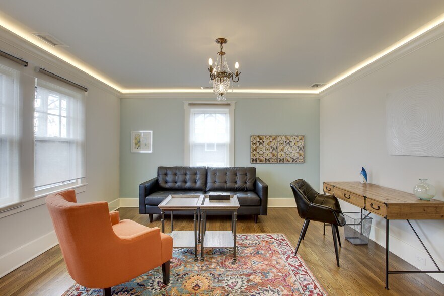 21 E 2nd St, Riverhead, NY à vendre - Photo du bâtiment - Image 2 de 16