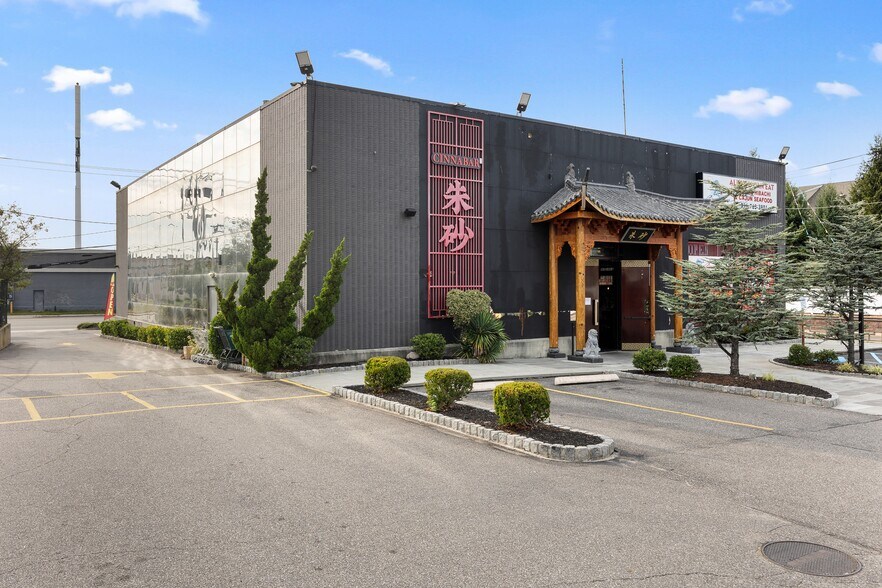 45 Carmans Rd, Massapequa, NY à vendre - Photo du bâtiment - Image 2 de 38