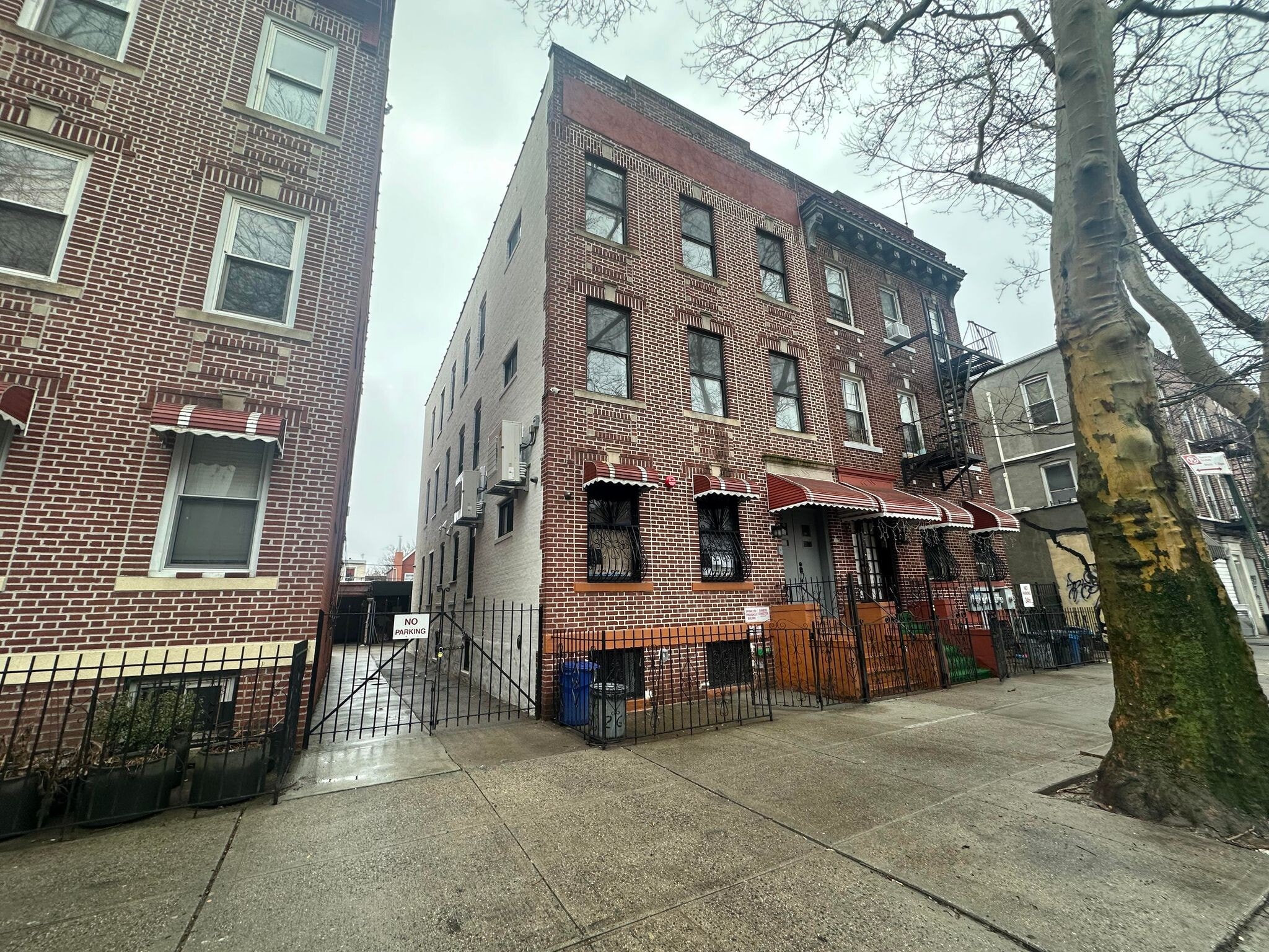 268 Schaefer St, Brooklyn, NY for sale Primary Photo- Image 1 of 14