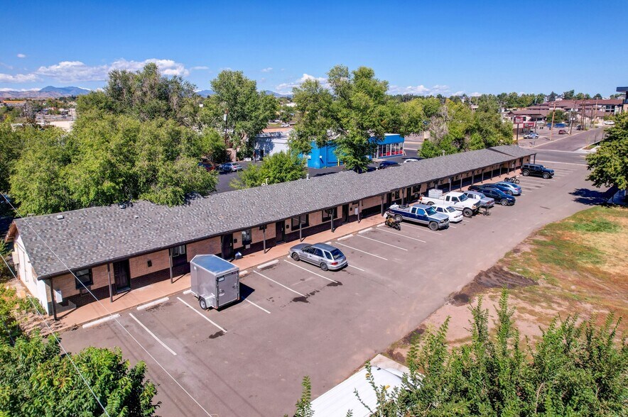11090 W Colfax Ave, Lakewood, CO à vendre - Photo du bâtiment - Image 2 de 18