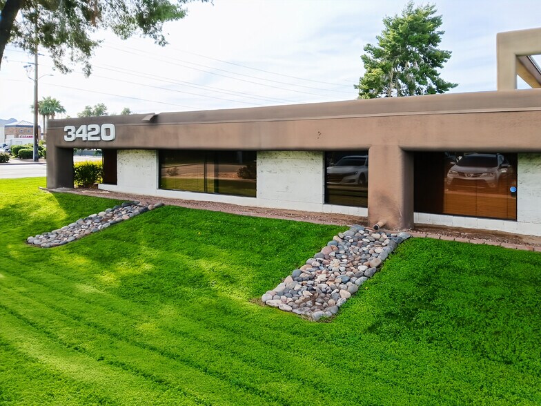 3420 E Shea Blvd, Phoenix, AZ à louer - Photo du bâtiment - Image 2 de 15