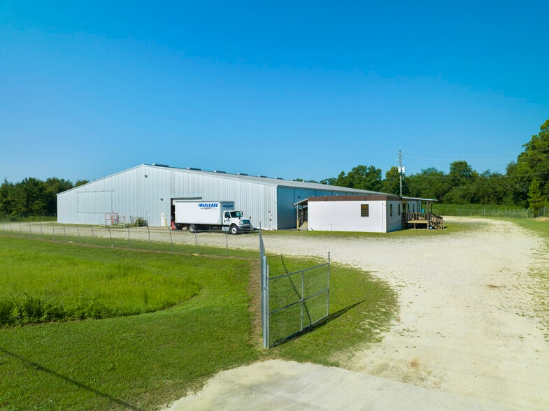 824 Mary Helen Dr, Chipley, FL for lease - Building Photo - Image 3 of 6