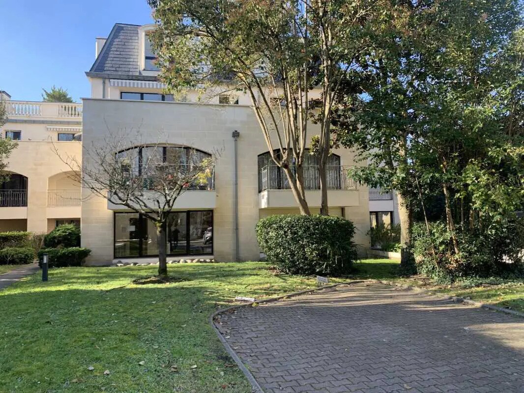 Office in Bordeaux for lease Building Photo- Image 1 of 3