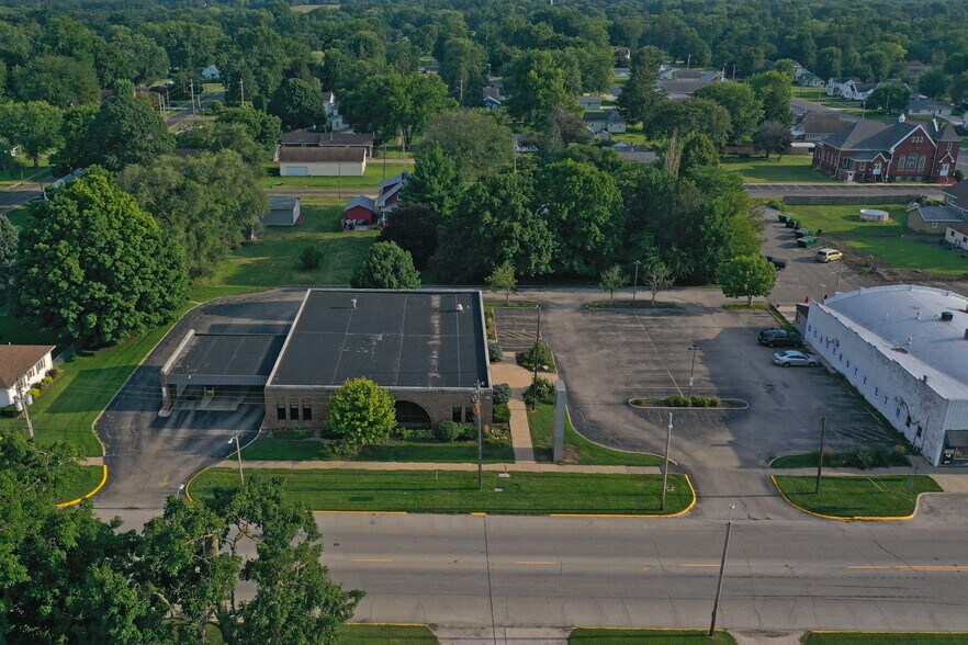 324 E Main St, Knoxville, IL à louer - Photo du bâtiment - Image 3 de 6