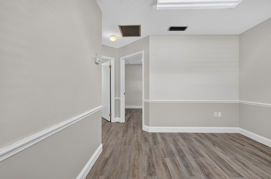 421 Montgomery Rd, Altamonte Springs, FL for lease - Building Photo - Image 2 of 12