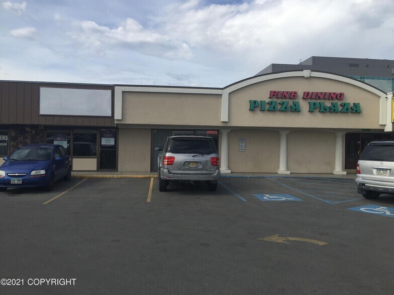 601 E Northern Lights Blvd, Anchorage, AK à louer - Photo principale - Image 1 de 7