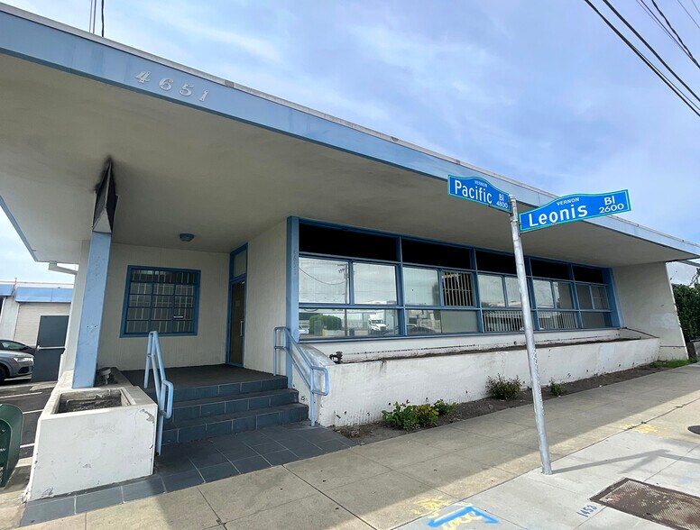 4651 Pacific Blvd, Vernon, CA à vendre - Photo du bâtiment - Image 3 de 14
