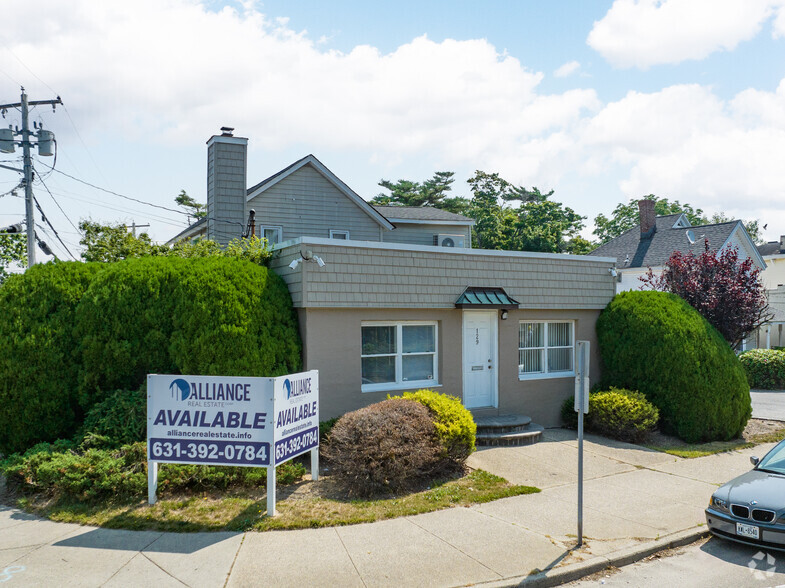 129 5th Ave, Bay Shore, NY à vendre - Photo du bâtiment - Image 1 de 1