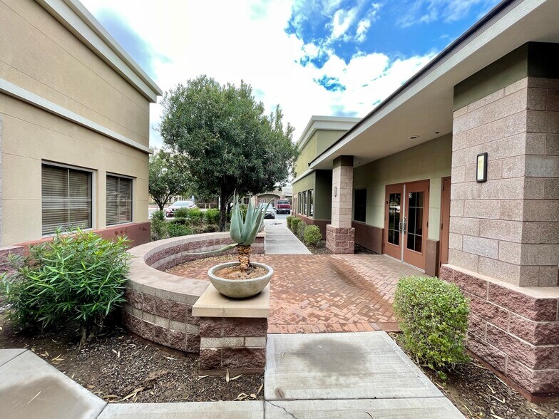 2460 W Ray Rd, Chandler, AZ à louer - Photo du bâtiment - Image 3 de 3