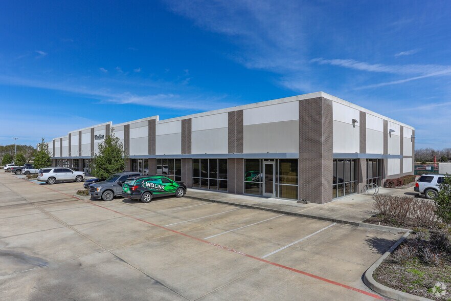 2830 FM 565, Mont Belvieu, TX à louer - Photo du bâtiment - Image 1 de 8