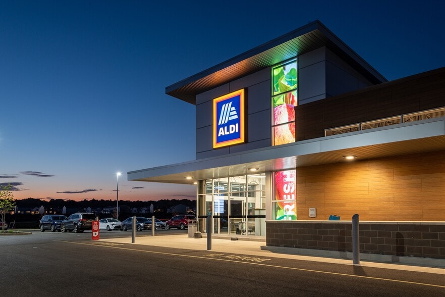 81 Tallmadge Road, Kent, OH à louer - Photo principale - Image 1 de 6