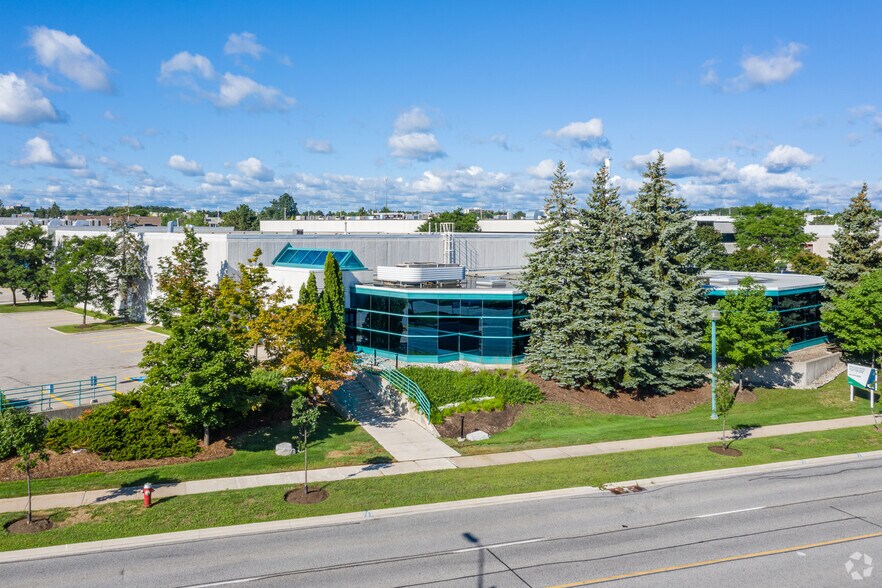 2290 Argentia Rd, Mississauga, ON à vendre - Photo du bâtiment - Image 1 de 1