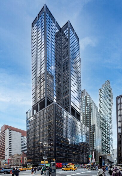 810 Seventh Ave, New York, NY à louer - Photo du bâtiment - Image 2 de 9