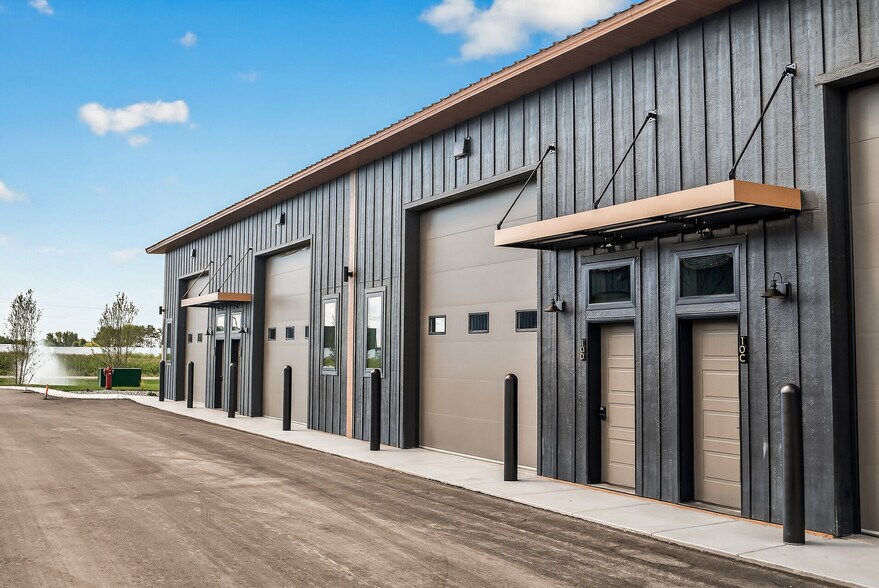 7040 Kaeding Ln NE, Albertville, MN à vendre - Photo du bâtiment - Image 2 de 52