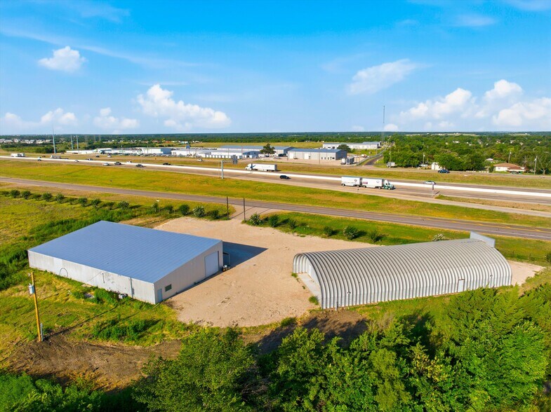 14656 N Interstate Highway 35, Elm Mott, TX for lease - Building Photo - Image 2 of 5