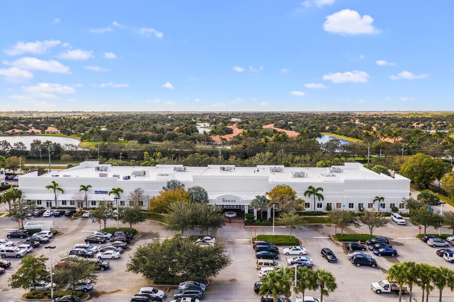 2101 Vista Pkwy, West Palm Beach, FL à louer - Photo du bâtiment - Image 3 de 8