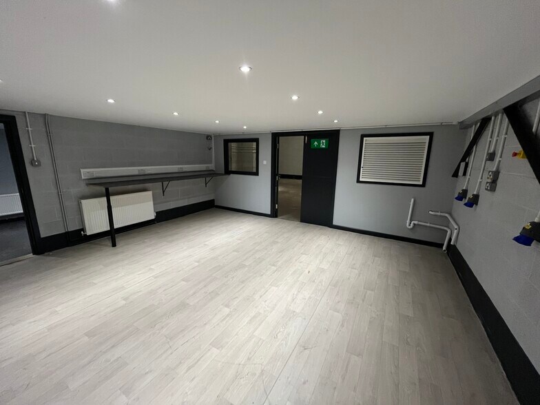 Birmingham Rd, Stratford Upon Avon à louer - Photo du bâtiment - Image 3 de 10