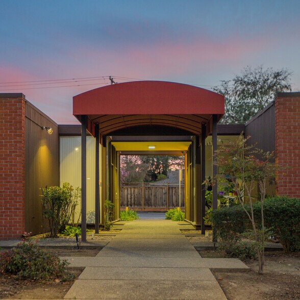 305 South Dr, Mountain View, CA à louer - Photo du bâtiment - Image 2 de 8