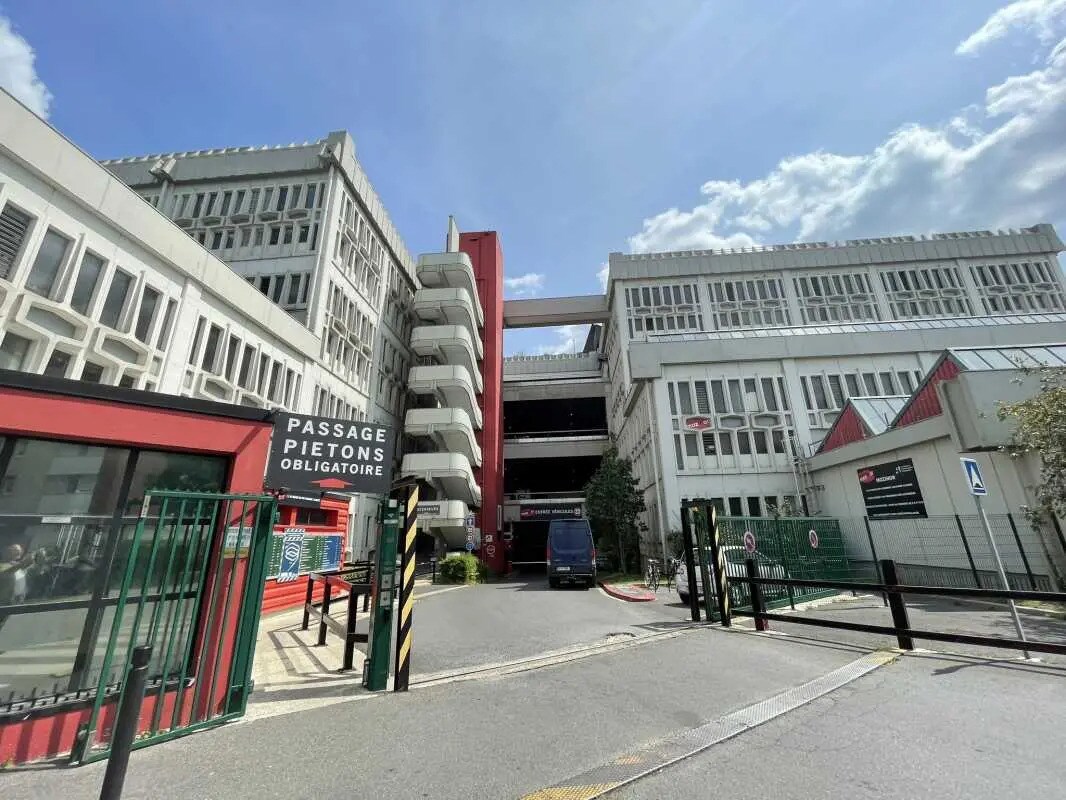 Office in Montreuil for sale Building Photo- Image 1 of 8