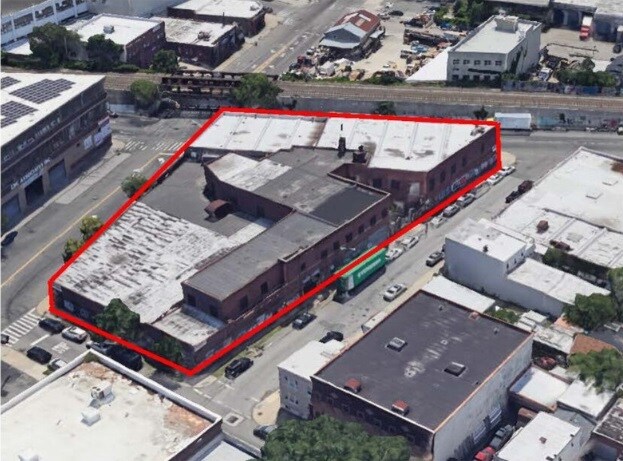 58-01 Grand Ave, Maspeth, NY à vendre - Photo du bâtiment - Image 2 de 3