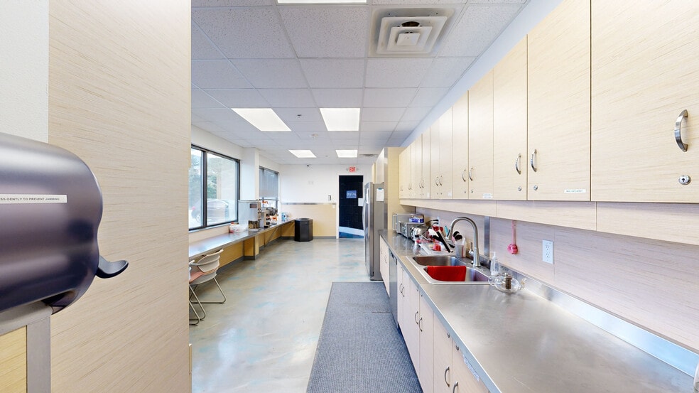 4400 Renaissance Pky, Warrensville Heights, OH à louer - Numérisation 3D de Matterport - Image 3 de 28