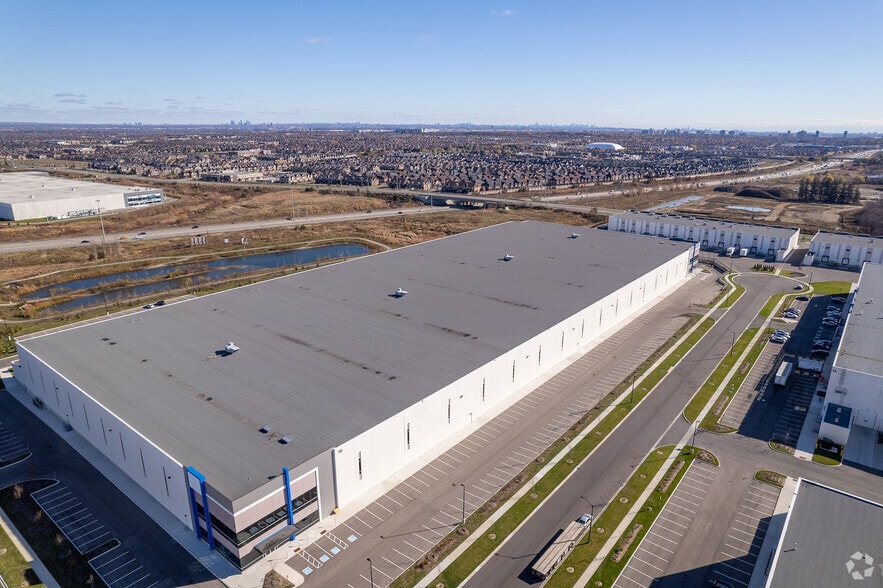 10 Newkirk Crt, Brampton, ON à louer - Aérien - Image 3 de 3