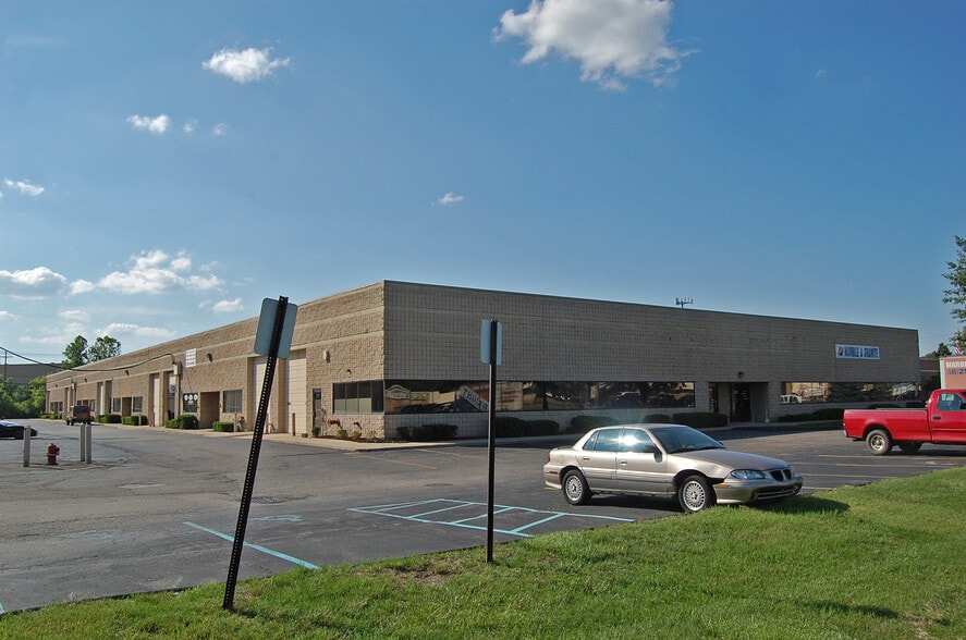 33755-33789 Groesbeck Hwy, Fraser, MI for lease - Building Photo - Image 1 of 2
