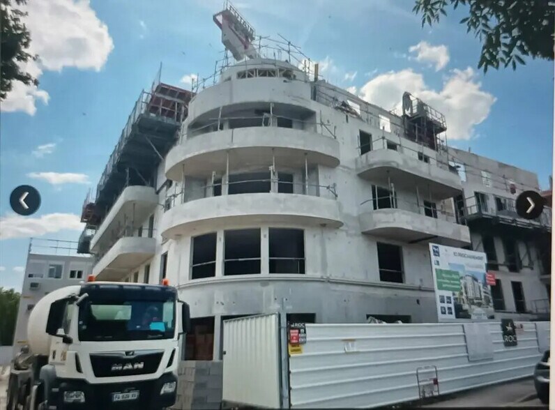 Commerce de détail dans Le Plessis-Trévise à louer - Photo de construction - Image 1 de 6