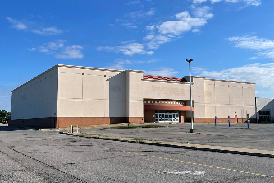 3285 S Linden Rd, Flint, MI for lease - Building Photo - Image 2 of 8