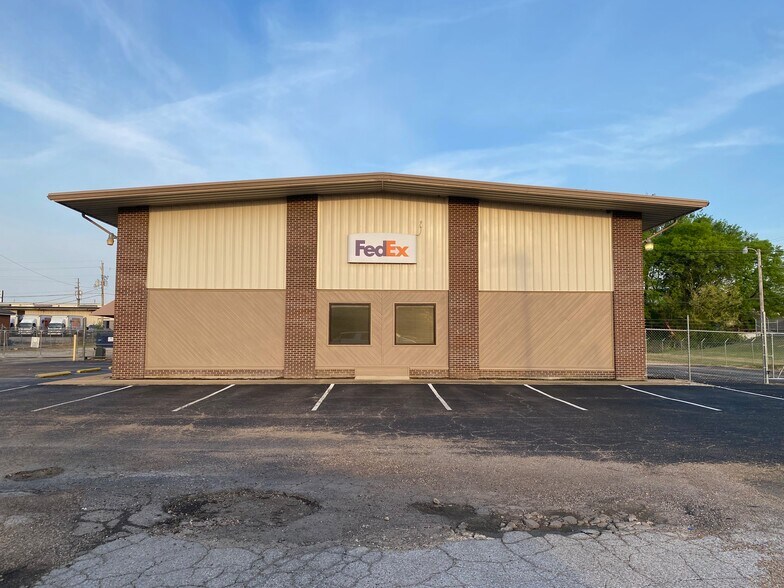 1155 S Gloster St, Tupelo, MS à vendre - Photo du bâtiment - Image 1 de 10