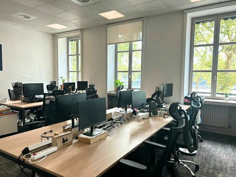 Office in Lyon for sale - Interior Photo - Image 2 of 12