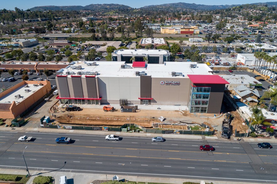 220 W Mission Ave, Escondido, CA à louer - Photo du bâtiment - Image 3 de 6