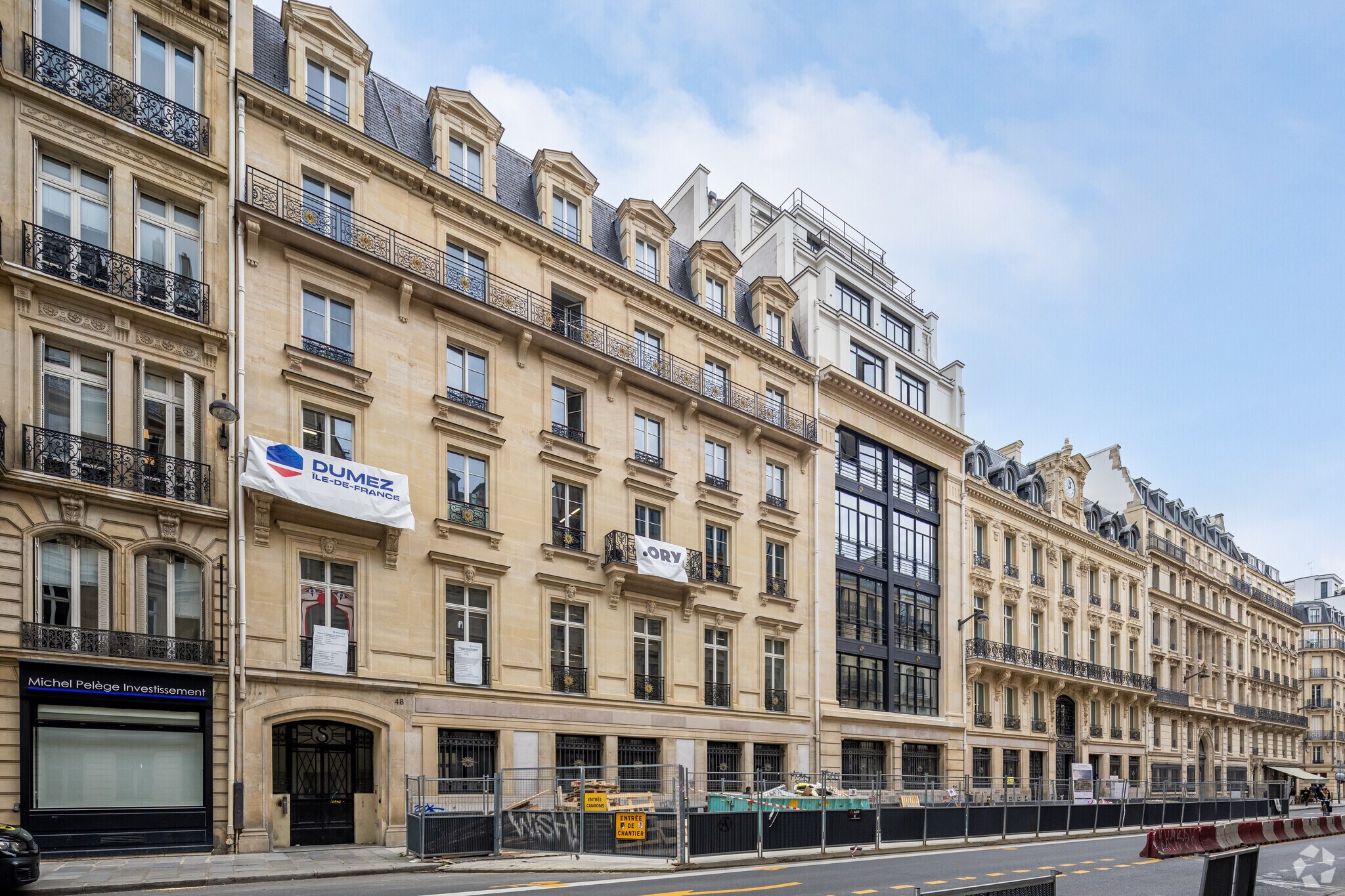 44-48 Rue De Châteaudun, Paris for lease Primary Photo- Image 1 of 4