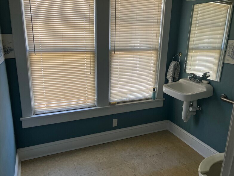 415 W Warren St, Shelby, NC à vendre - Photo du bâtiment - Image 3 de 9