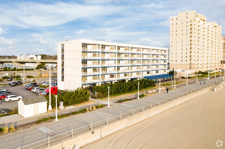 215 Atlantic Ave, Virginia Beach, VA à vendre - Photo du bâtiment - Image 2 de 8