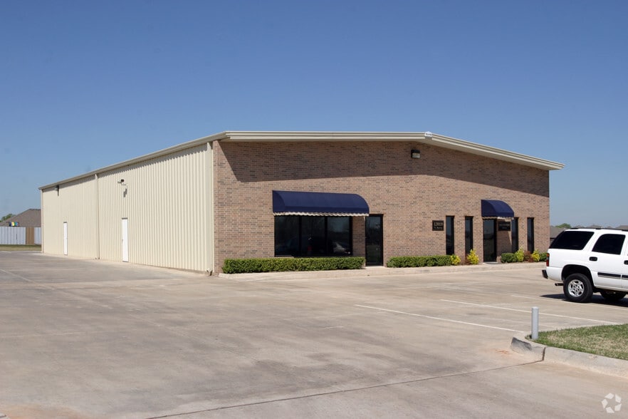 13919 N Harvey Ave, Edmond, OK for lease - Building Photo - Image 2 of 11