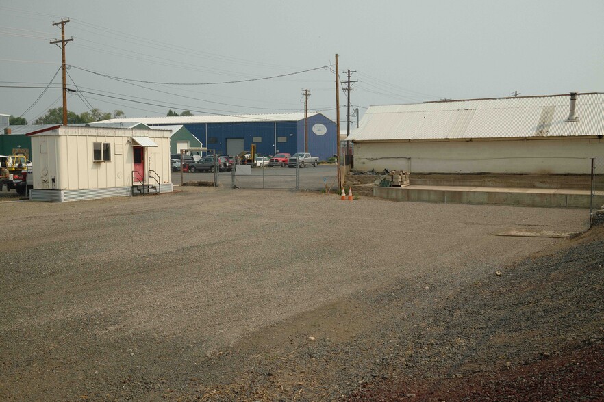 205 SE Railroad Blvd, Redmond, OR for lease - Building Photo - Image 2 of 7