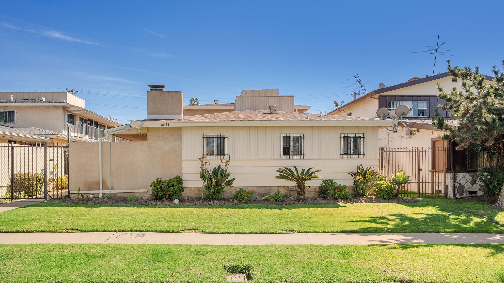 10634 Crenshaw Blvd, Inglewood, CA à vendre Photo principale- Image 1 de 14