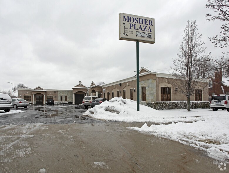 19900 Harper Ave, Harper Woods, MI à louer - Photo principale - Image 1 de 12