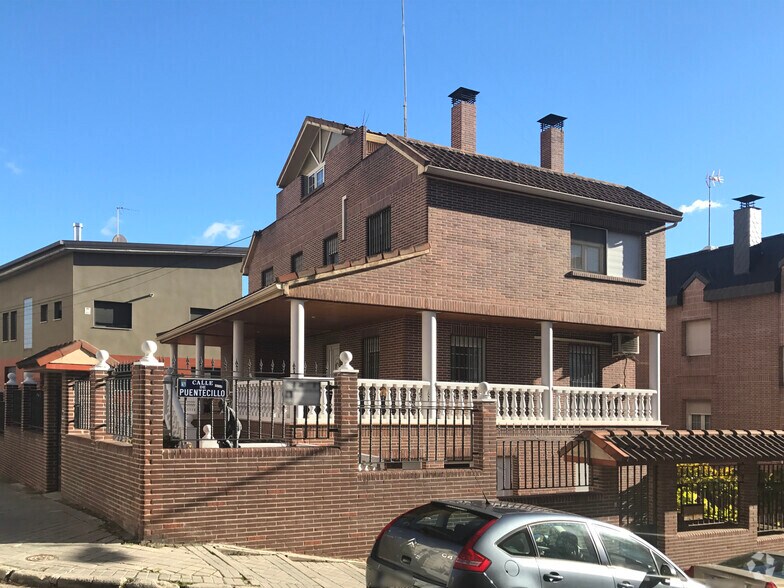 Calle de Puentecillo, 20, Madrid, Madrid à louer - Photo du bâtiment - Image 2 de 2
