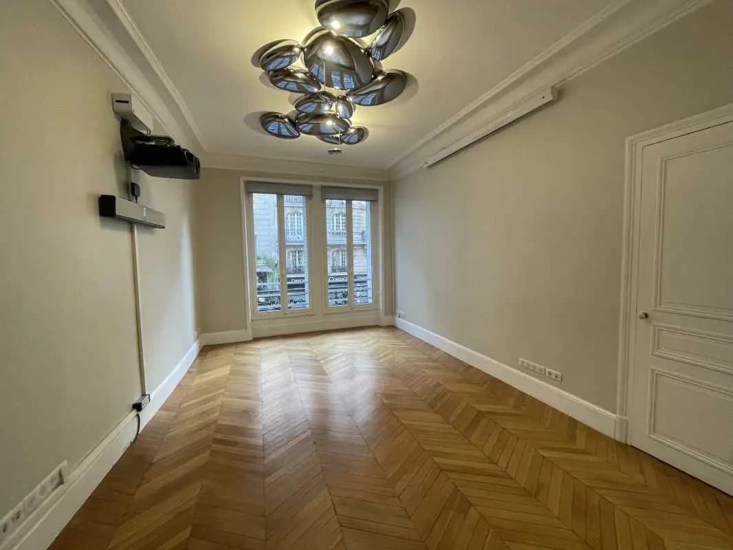 5 Rue Du Renard, Paris for lease Interior Photo- Image 1 of 4