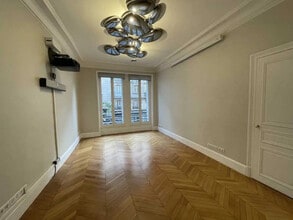 5 Rue Du Renard, Paris for lease Interior Photo- Image 1 of 4