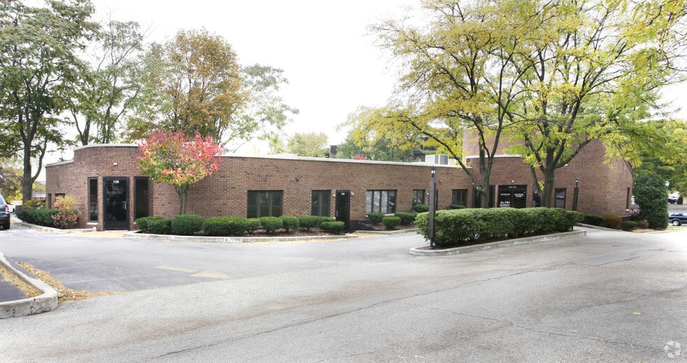 150 E Cook Ave, Libertyville, IL for lease - Building Photo - Image 2 of 4