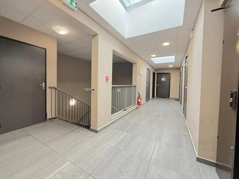 Bureau dans Francheville à vendre - Photo du bâtiment - Image 3 de 13